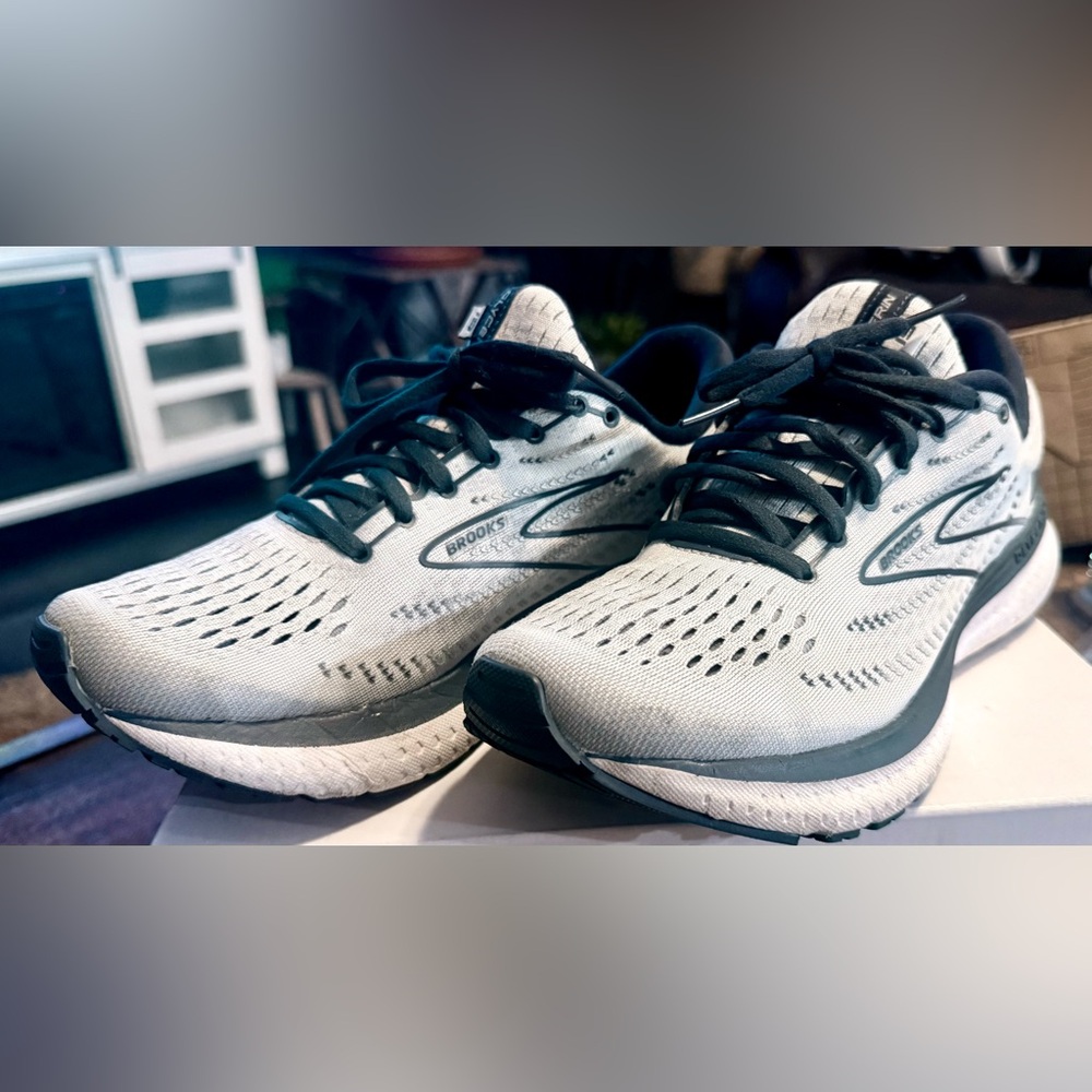 Women's Brooks Glycerin 19, Black and Gray Running Shoes